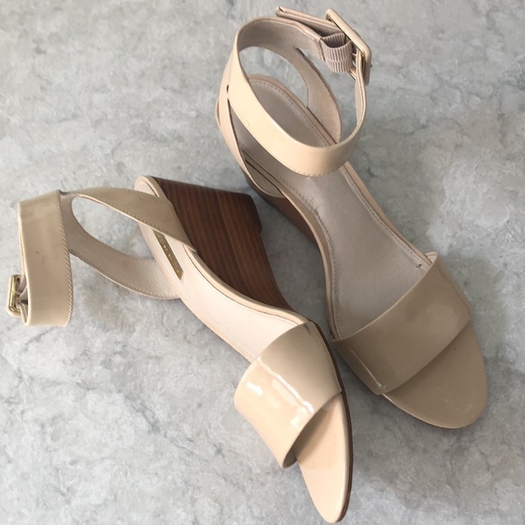Louise et Cie Punya Nude Patent Wedge 9.5N - Picture 2 of 6